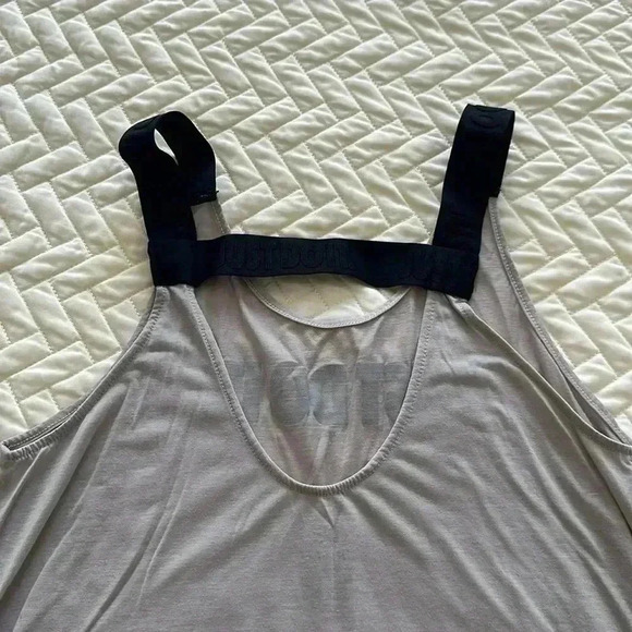 Nike - Picture 3 of 4